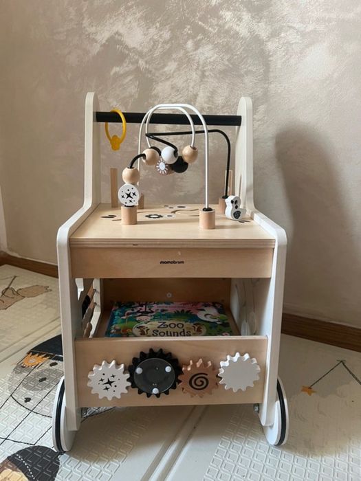Antemergător Mamabrum din lemn cu jocuri Montessori