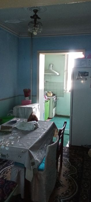 Kvartira sotiladi 3 xona 4 qlingan