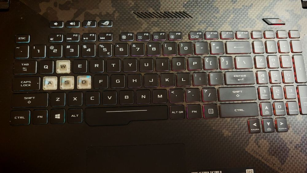Laptop Gaming ASUS ROG GL704GV cu procesor Intel i7-8750H RTX 2060