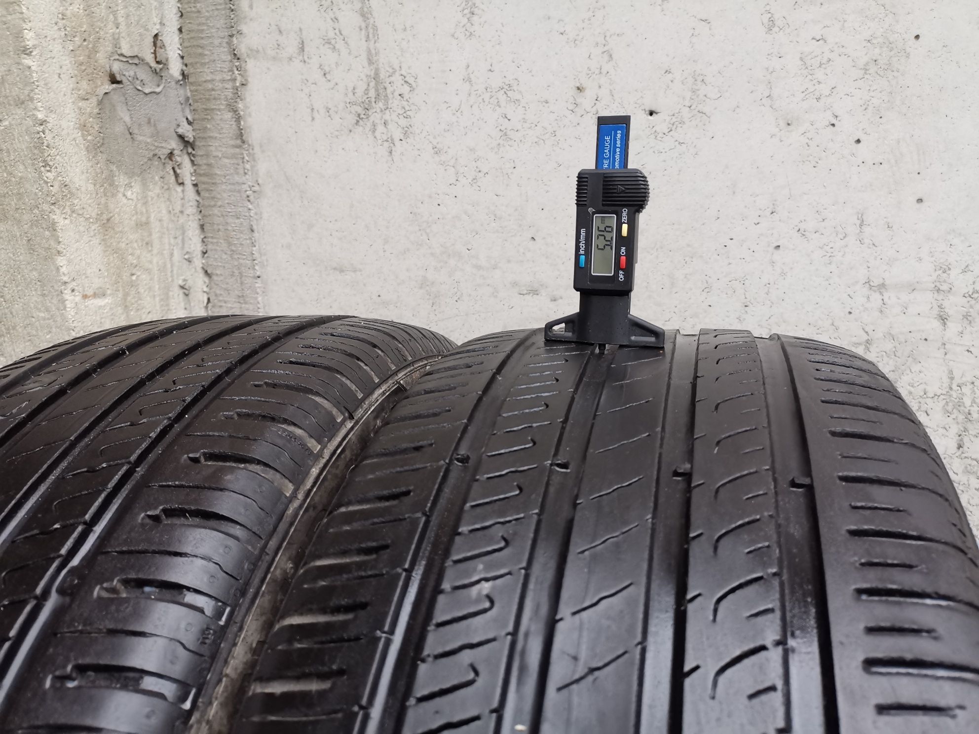 235/50/18 2*Barum vara 101y dot 1121.  5,26mm