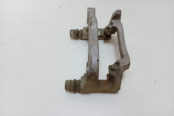 Suport  etrier dreapta 09067A Nissan Qashqai a 2-a generatie J11