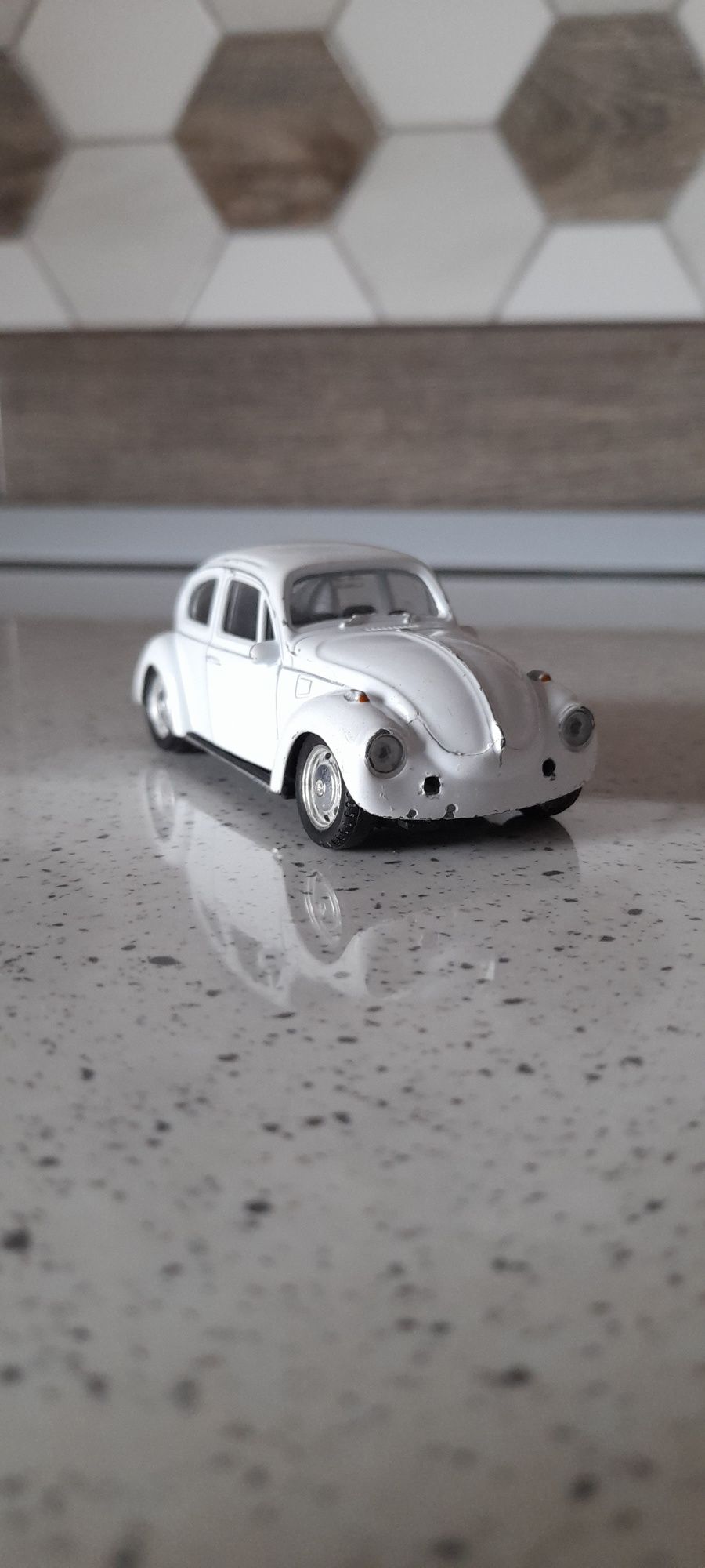 Vând machetă Volkswagen Beetle 1998