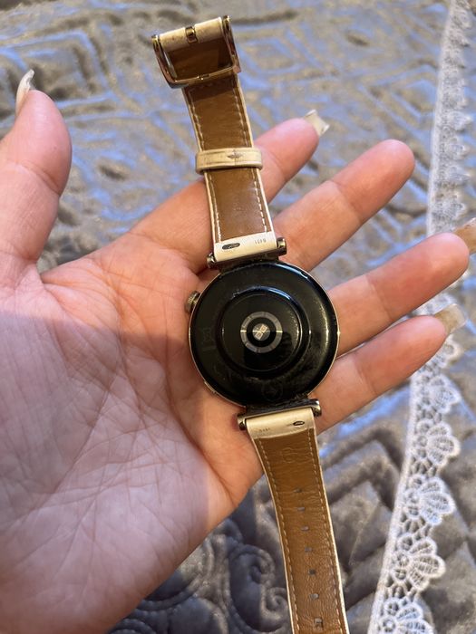 Смарт-часы Huawei Watch GT 4 41 мм золотистый-белый