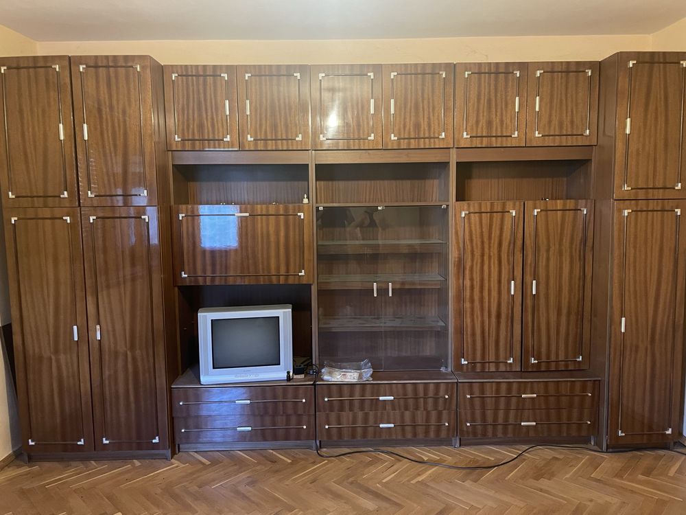 Продава се  секция