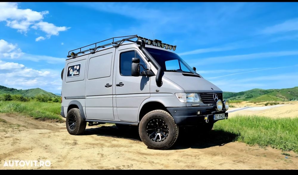 Mercedes-Benz Sprinter 4x4 Camper Off-Road