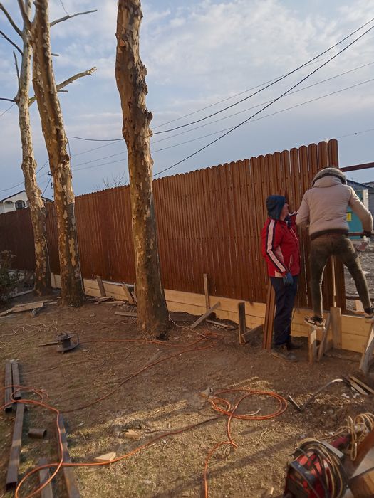 Construim garduri si porti din plasa bordurata sipca metalica