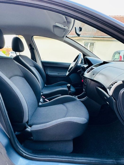 Vând Peugeot 206+