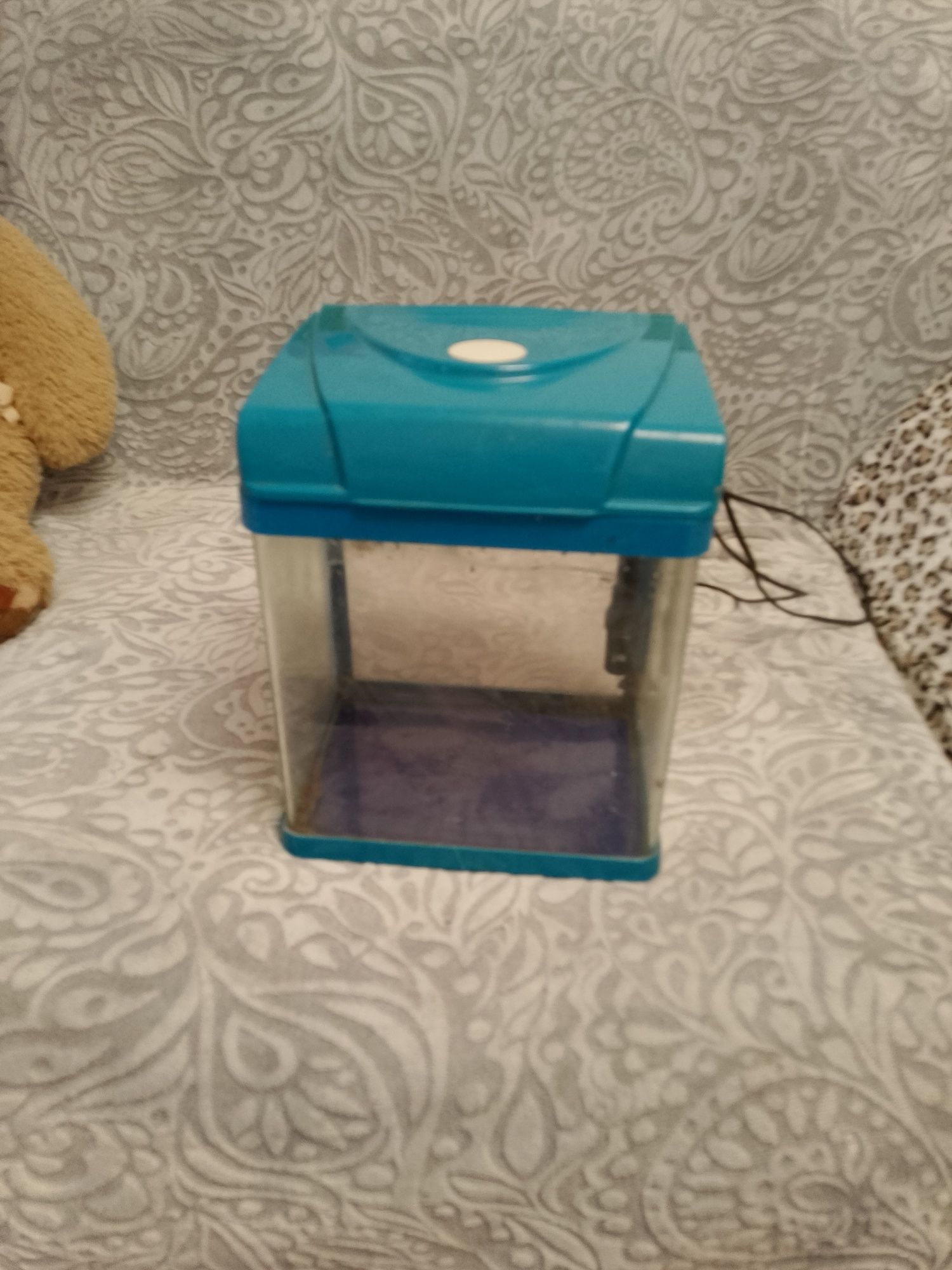 Vând acvariu betta