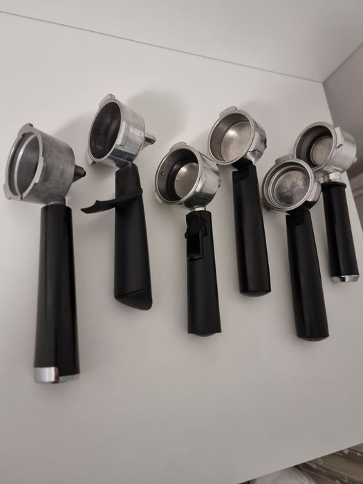 Vand portafiltre de 51 mm, compatibile cu o gama larga de espressoare