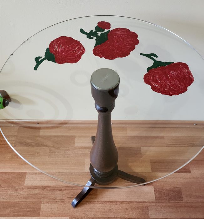 Măsuța de cafea din sticlă