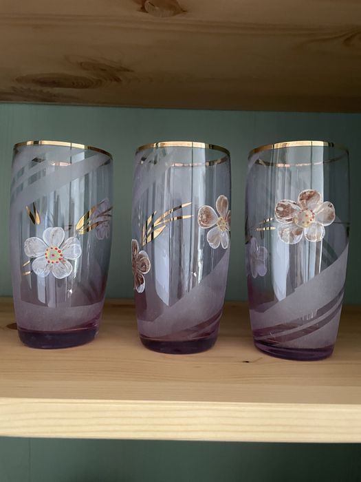 Ръчно рисувани чаши, страхотни за подарък или колекция.