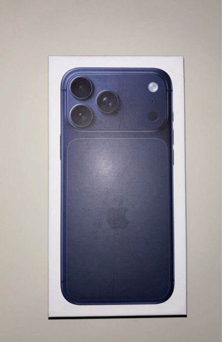 Iphone 17 pro blue