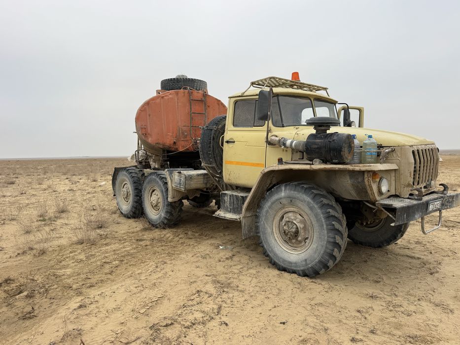 Продаётся Урал тягач с прицепом