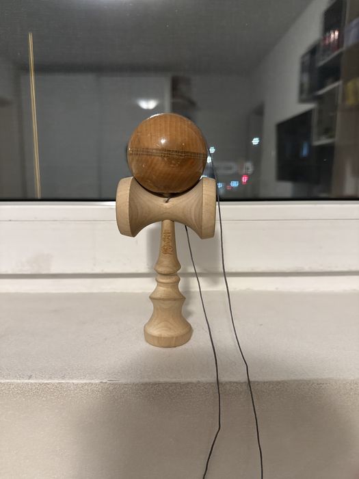 Kendama Krom twister foarte putin utilizat cu cutie si ața negociabil