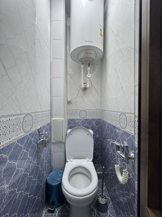 Квартира сотилади 2 этаж 3 хона.