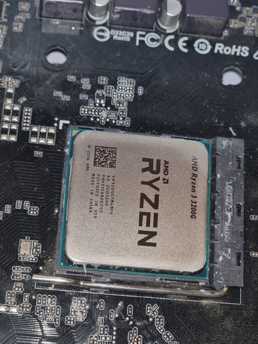 Procesor Ryzen 3 3200G