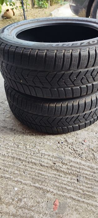 Vând 2 cauciucuri Pirelli scorpion 215 55 R17