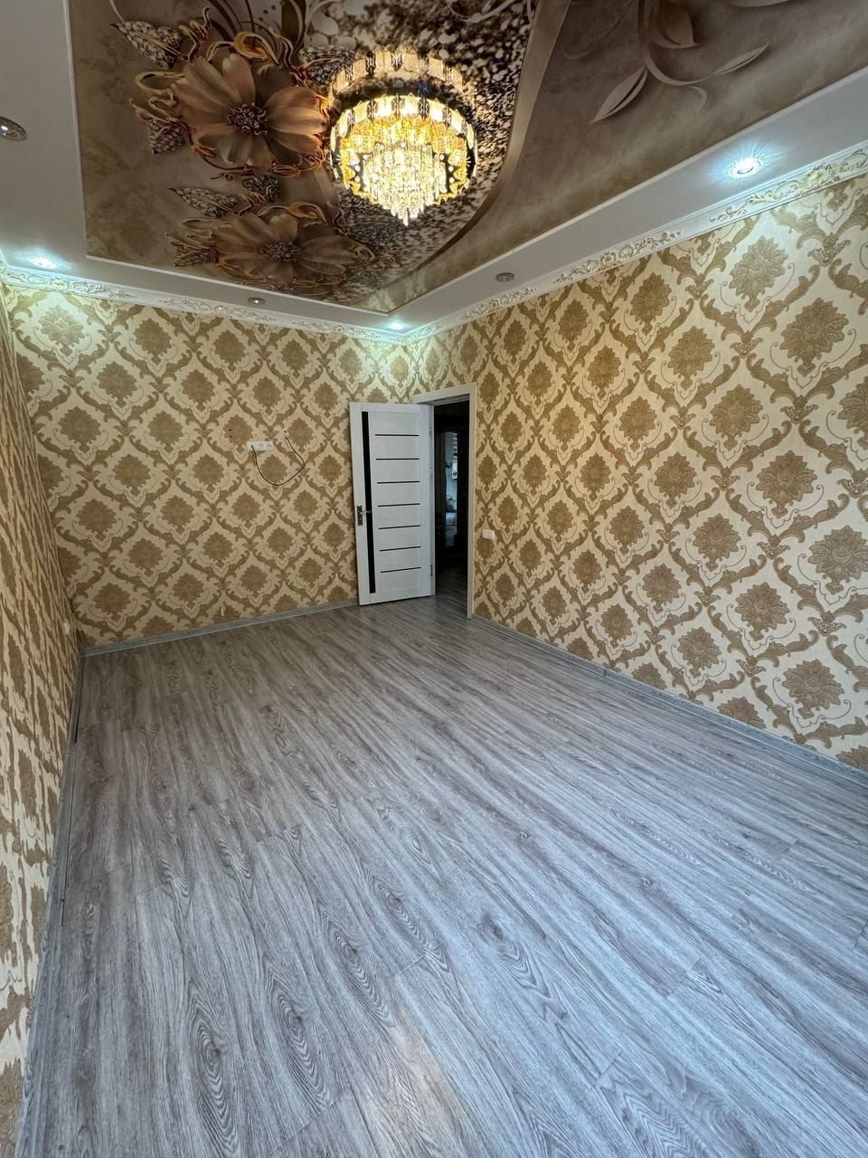 5 ком. квартира, 5/2-3/3.  Сергели. Рядом с метро "Yangihayot" (4-bek.