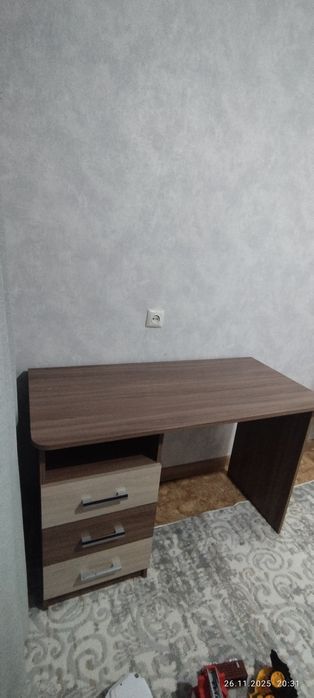 Письменный стол в отличном состоянии
