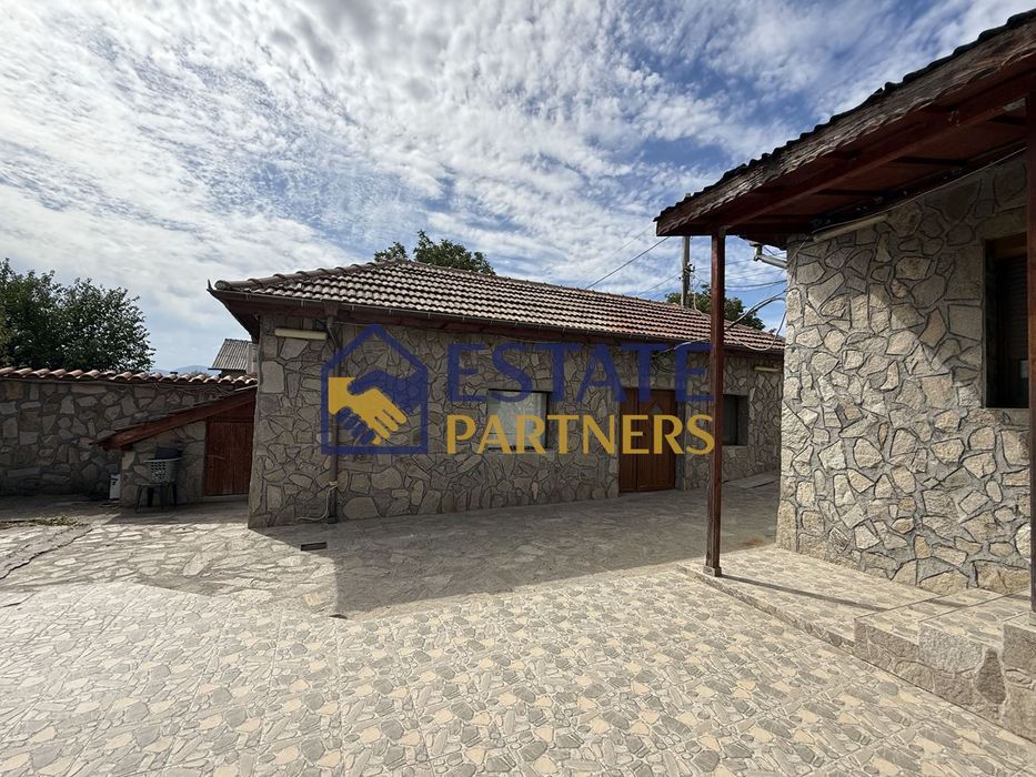 Къща в Пловдив, област-с.Дълбок извор площ 230 цена 207000