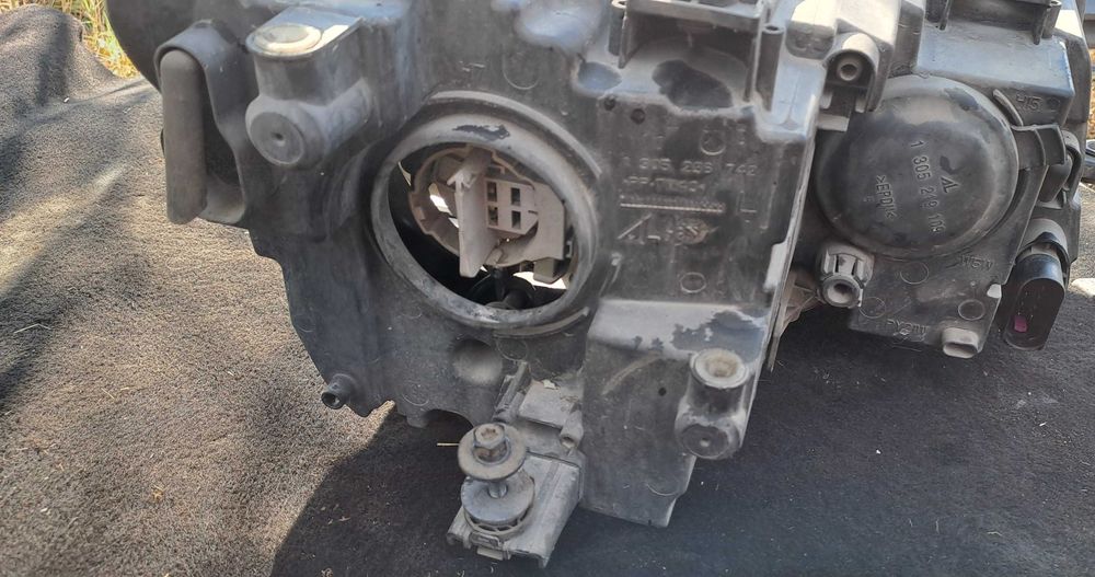 Фарове за Volkswagen Touran II 2015г. 1.6TDI 105к.с