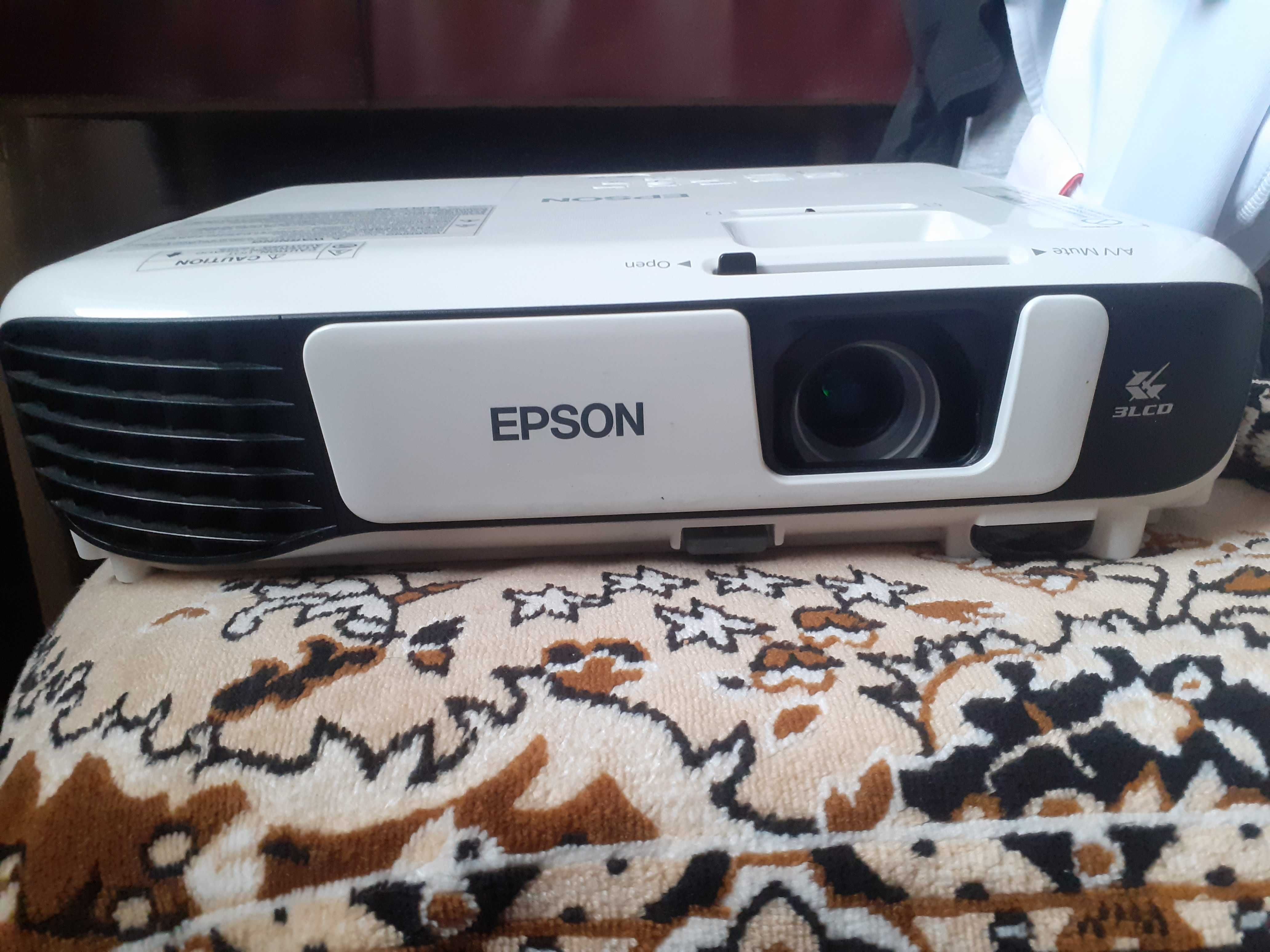Проектор Epson LCD projector  Model: H843B
