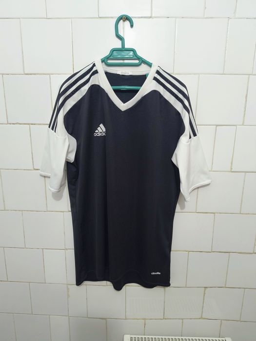 Tricou marca Adidas mărime L culoare neagra
