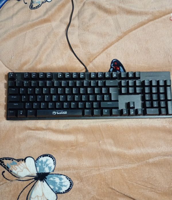 Vând tastatura mecanica scorpion KG 905