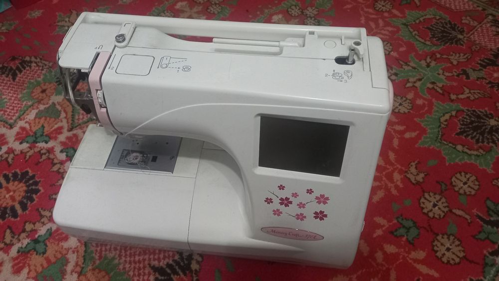 Продаётся вышивка машинка Janome 370e