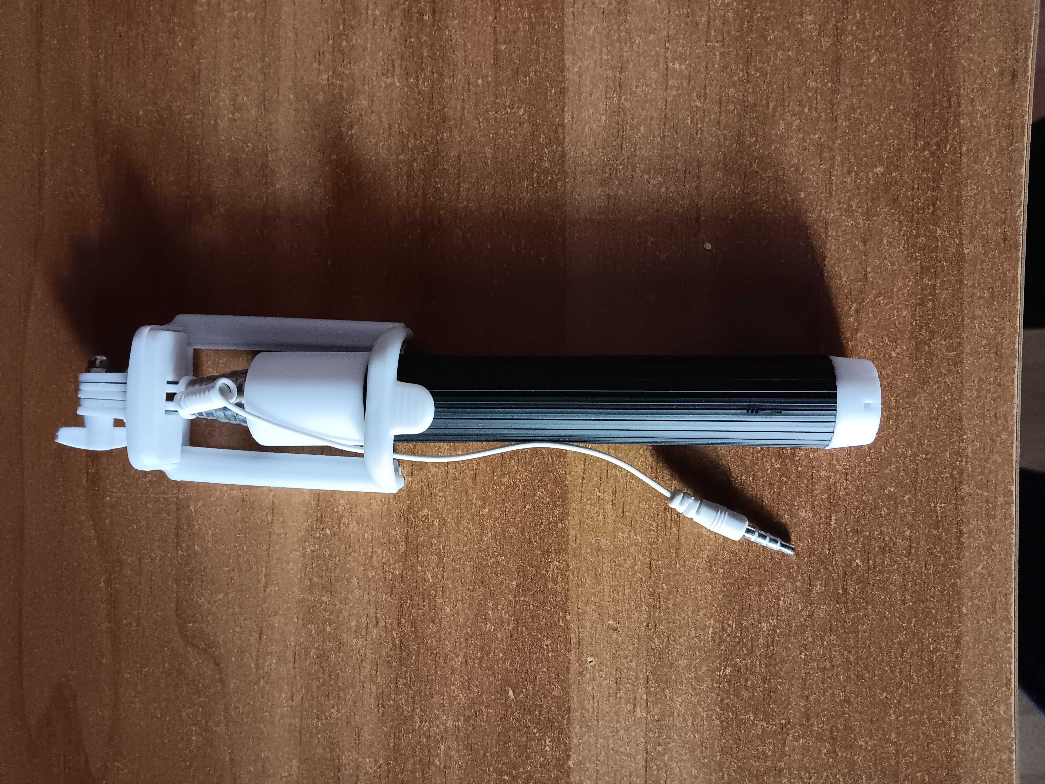 Vand suport si stiku-ri noi pentru telefon.