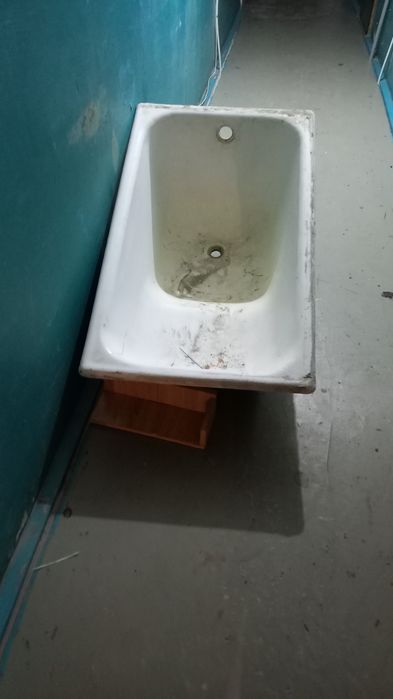 Продам чугунную ванну