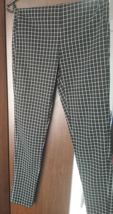 Pantaloni treggings în carouri