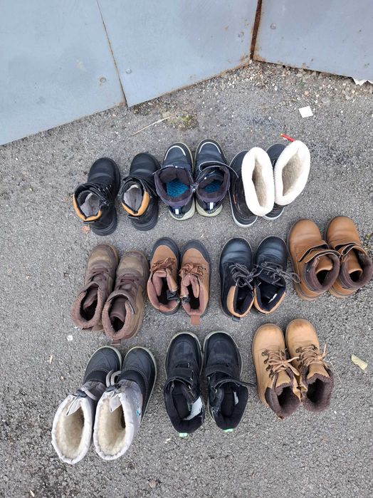 Vand încălțăminte  toamna iarna. băiat