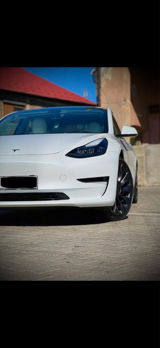 Vand Tesla 3 Performance TVA Deductibil !!! Interior ALB !