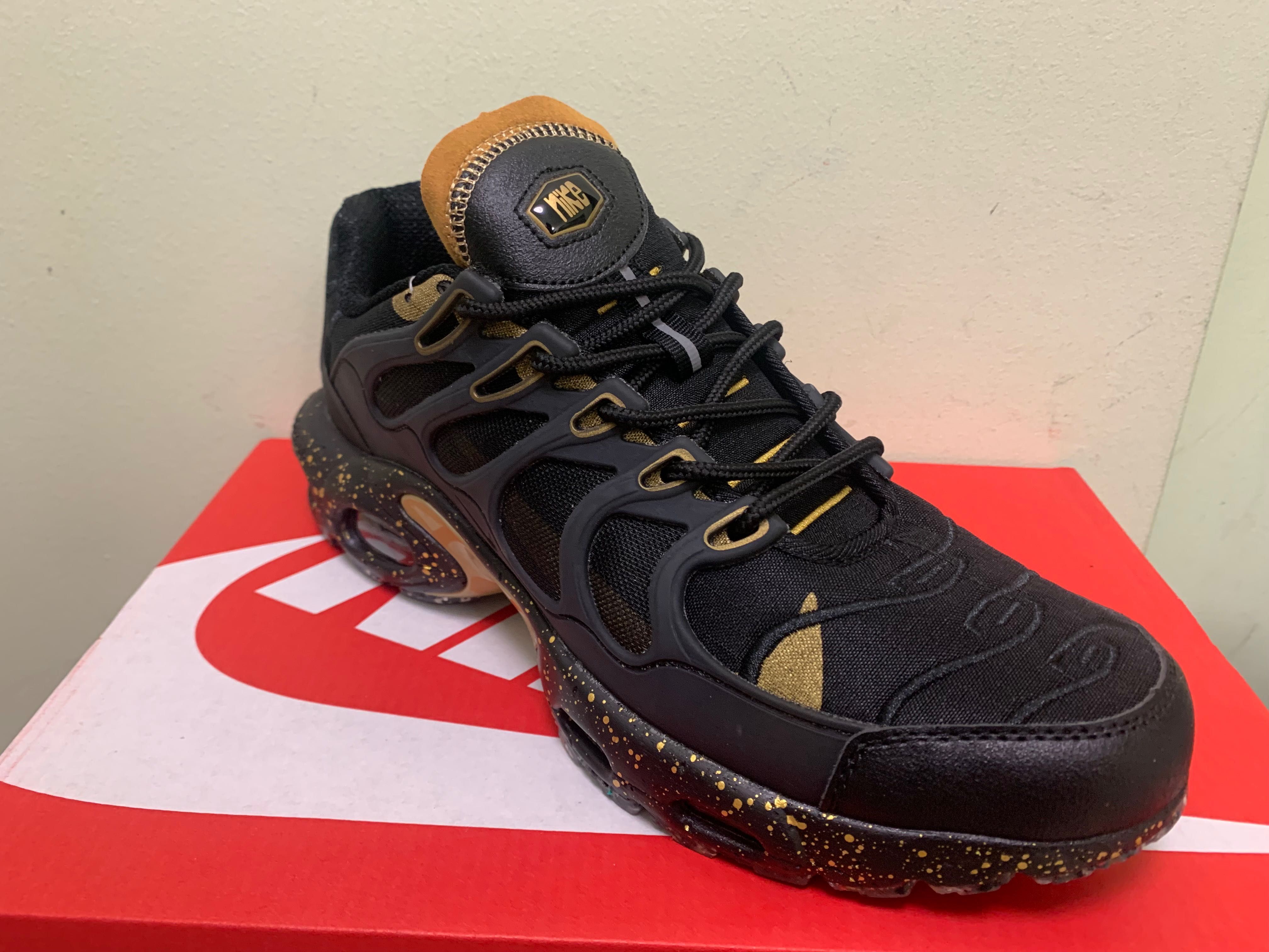 Нови мъжки маратонки с кутия Nike Terrascape Plus gold размер 42 и 43
