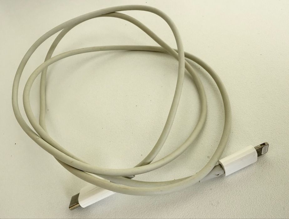Кабел за зарежда Apple usb C към Lightning