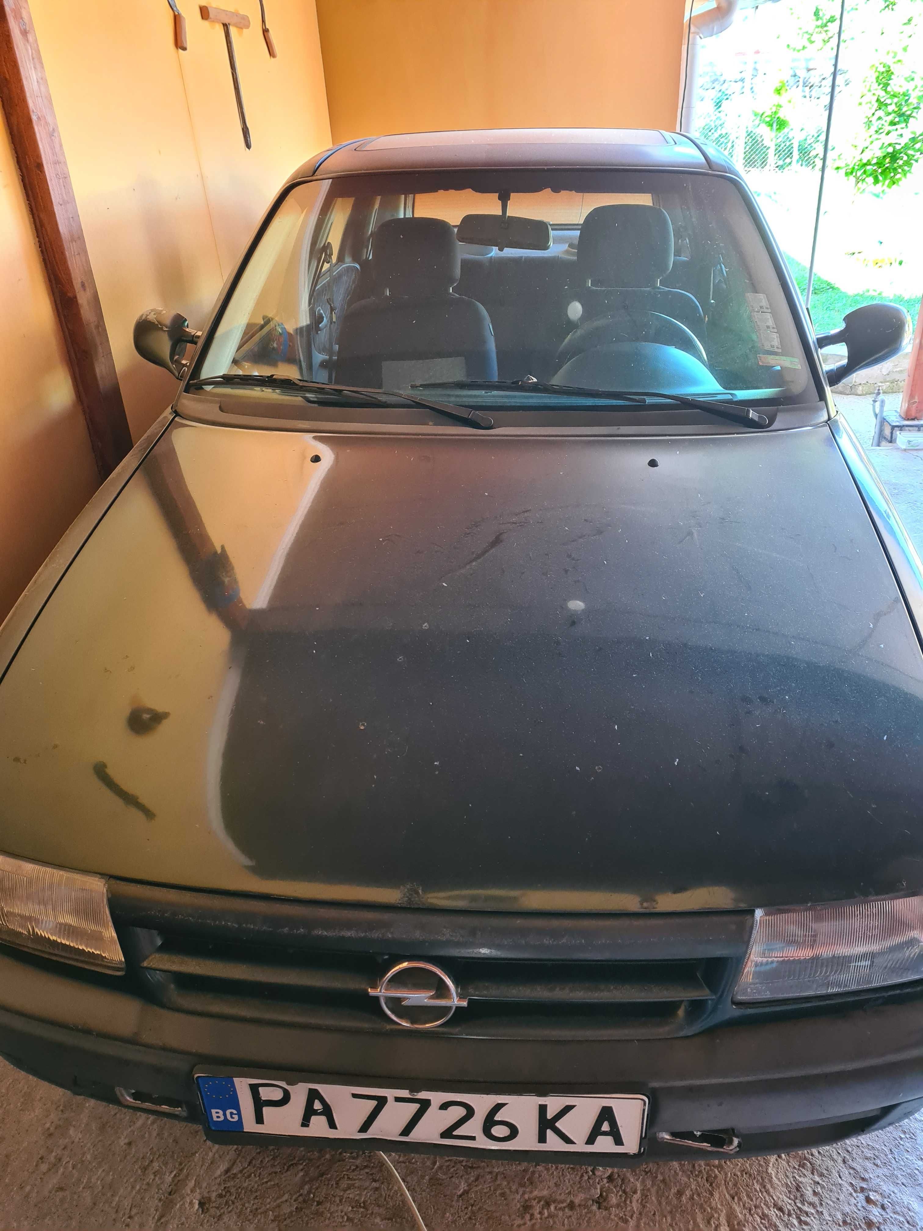 Продавам OPEL ASTRA 1.6