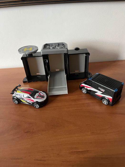 Гараж с две колички и 3d пъзел мини купър