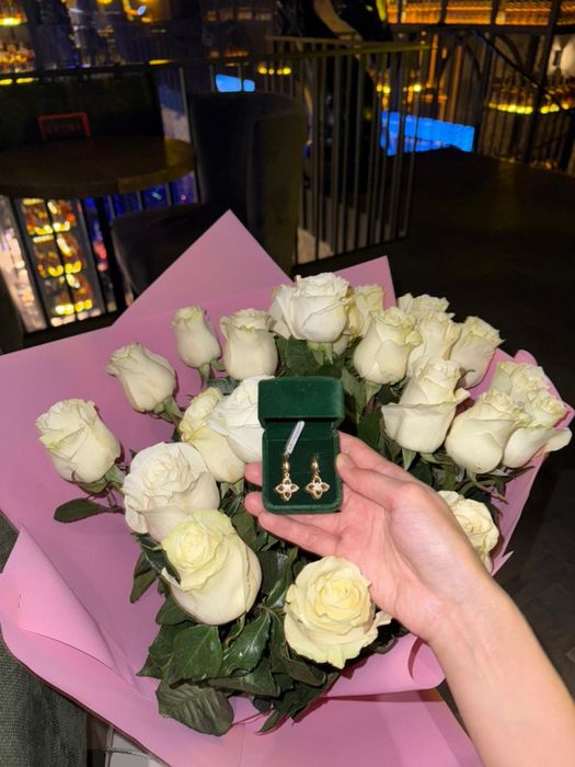 Свежий букет метровая роза