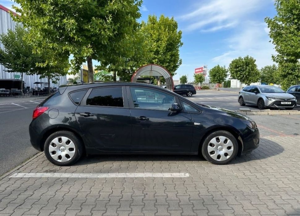 OPEL ASTRA J 1.7 DTE 110 cp service la zi maxim 10.000 km revizie