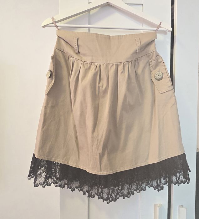 Fustă damă bej cu dantelă neagră