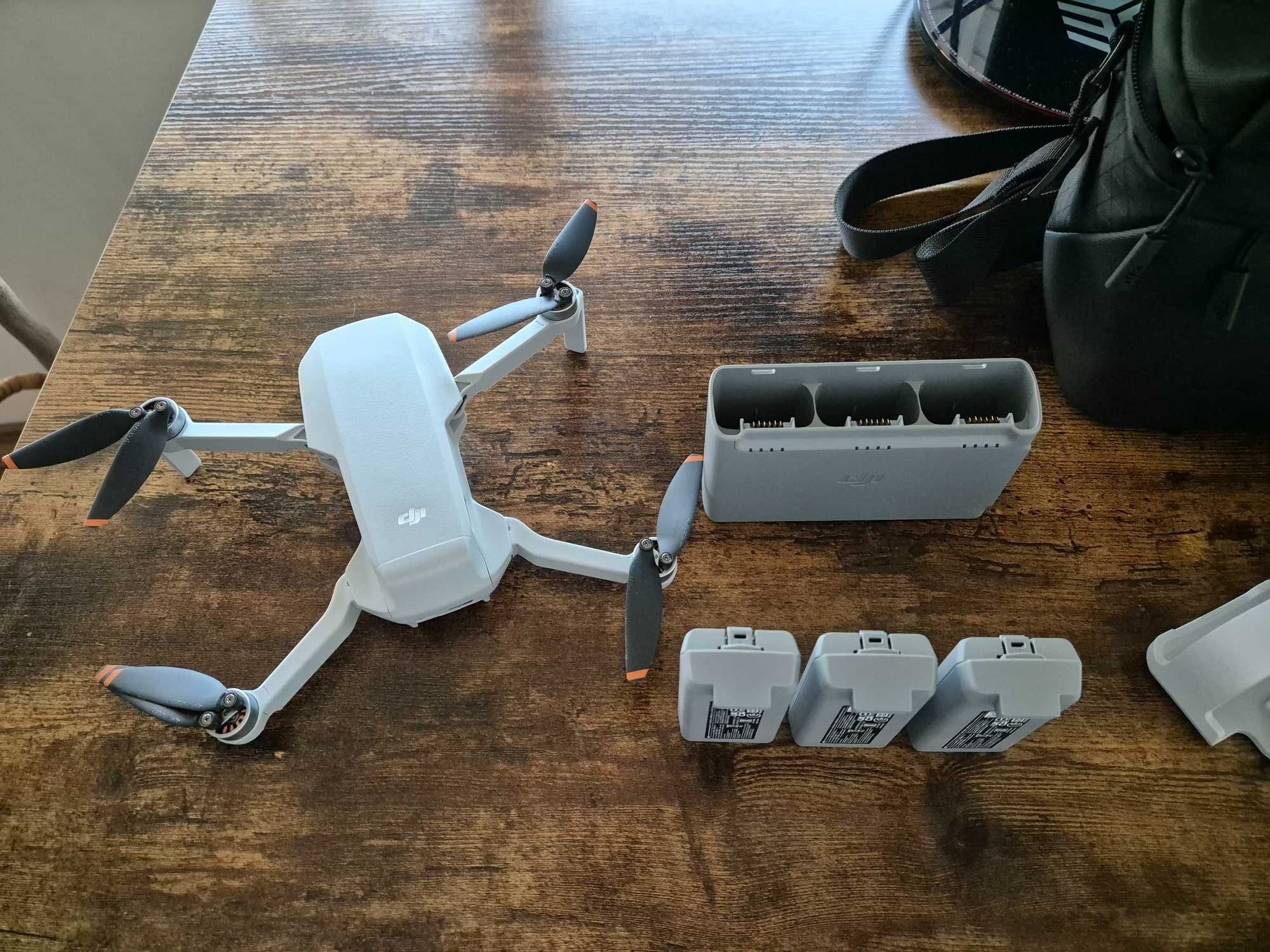 DJI Mini 2 SE Fly More Combo - Нов