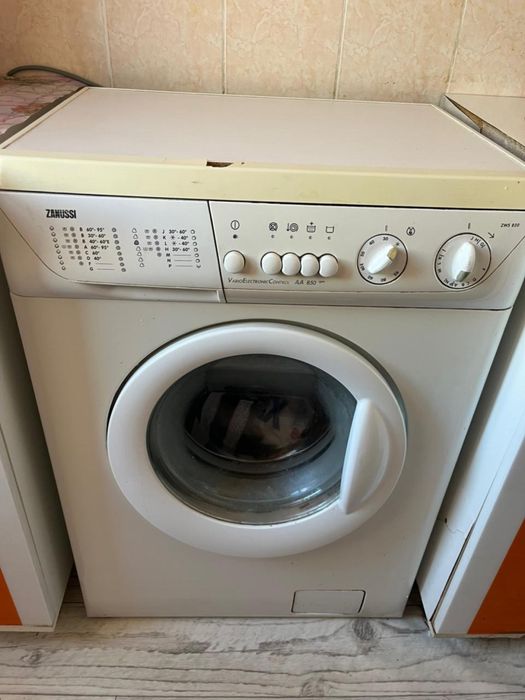 Продам стиральную машину на запчасти.