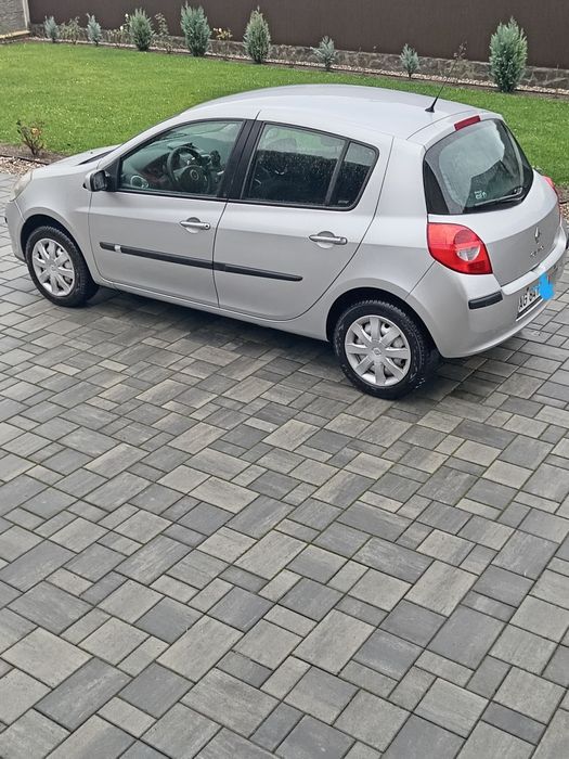 Vând Renault Clio automat 1.6 benzina