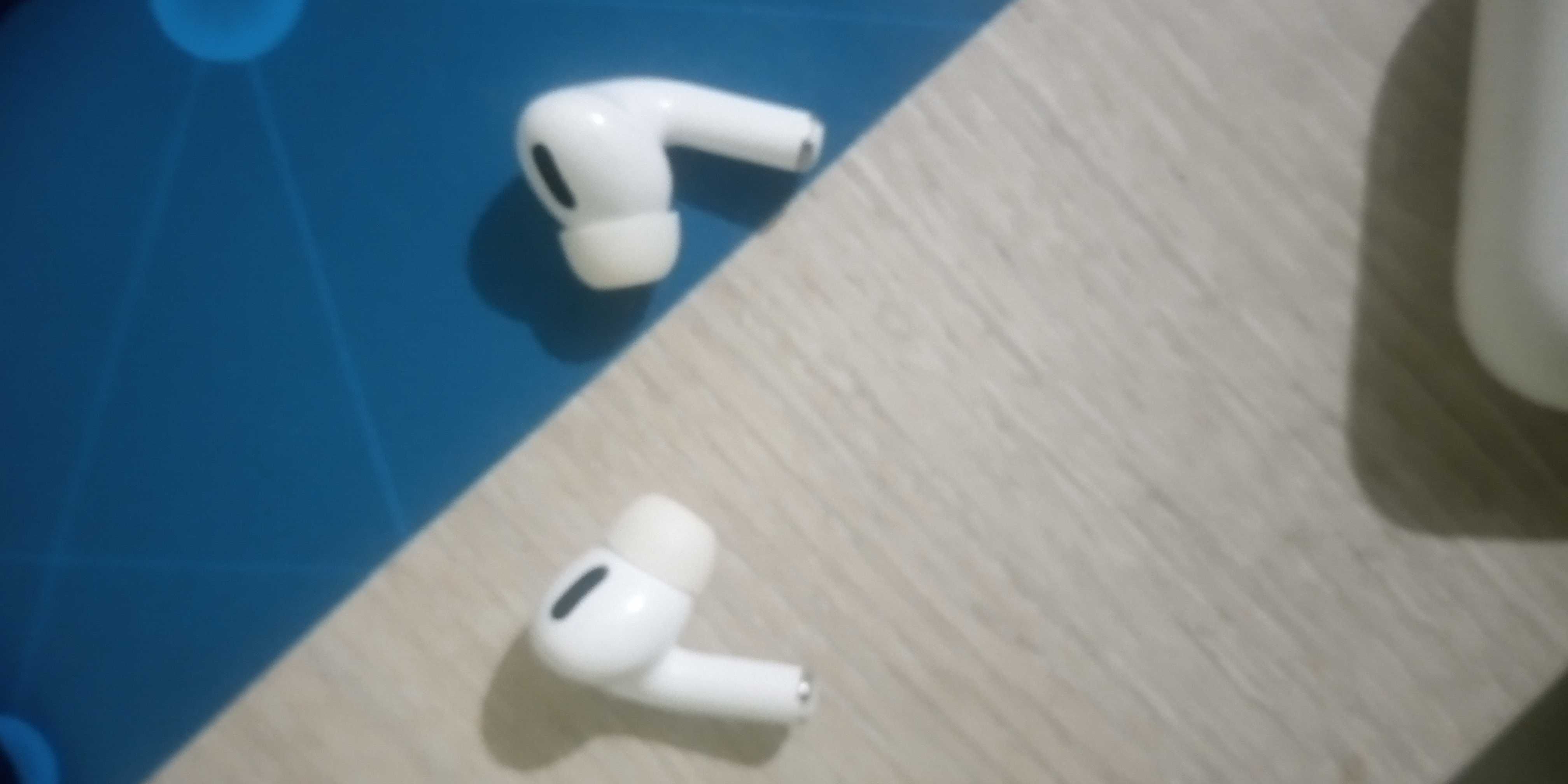 Продавам airpods pro слушалки виж повече в описанието