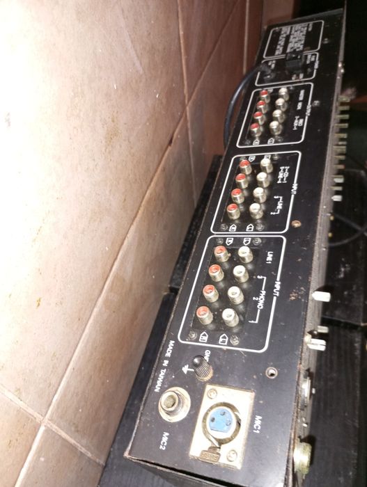 Vând boxe YAMAHA cu mixter