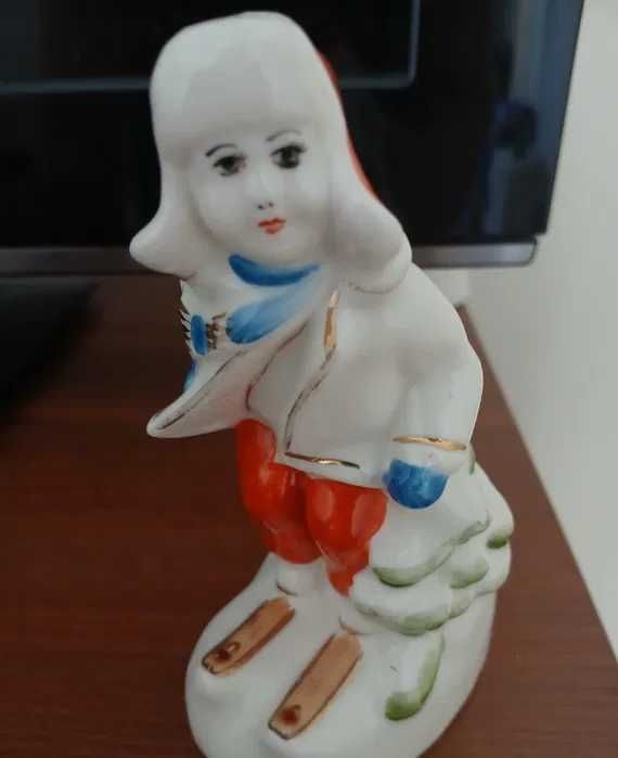 Фарфоровая статуэтка Мальчик лыжник