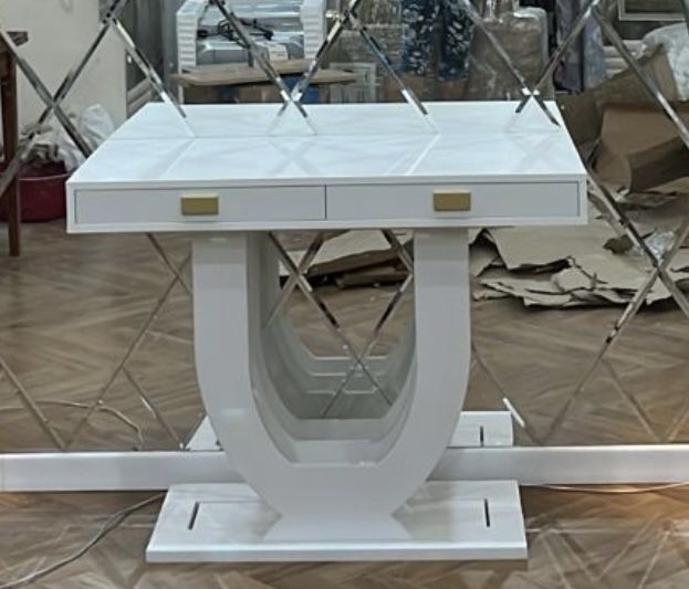 Продам  Стол - Кансоль раздвижной от 1 м. до 4 м.  на 4 м.