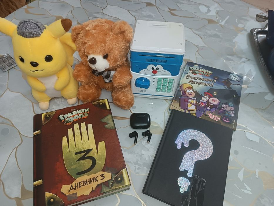 Продаю все в хорошем качестве новые наушники и книги гравити фолз