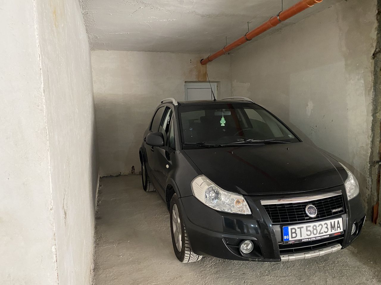Дава се под наем Гараж / Паркомясто в Велико Търново, Център - 18 кв.м за 51 € - Снимка #5